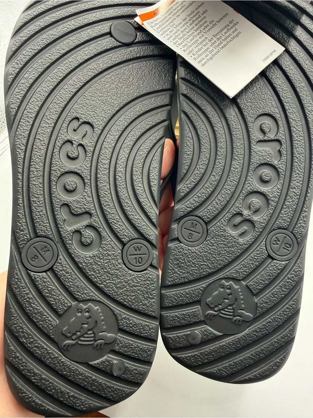Men’s CROCS BLACK FLIP WATER FRIENDLY BEACH FLIP FLOP BEACH SANDALS  8 NWT